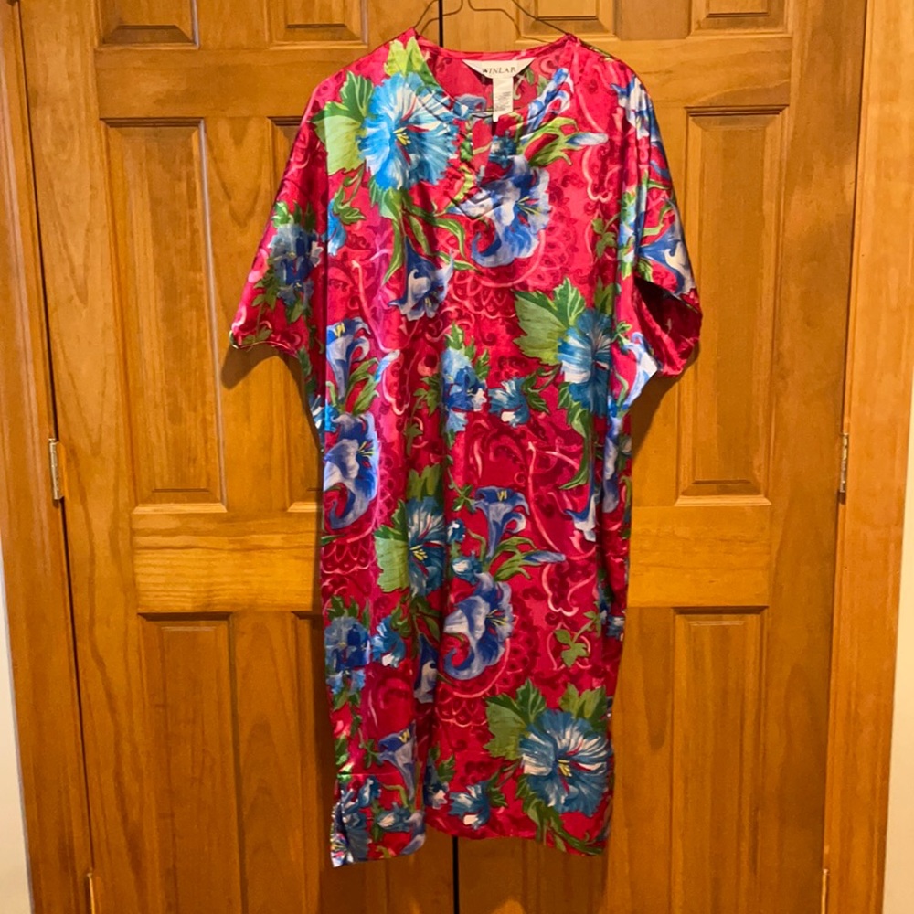 Vintage Winlar Caftan Satin Like